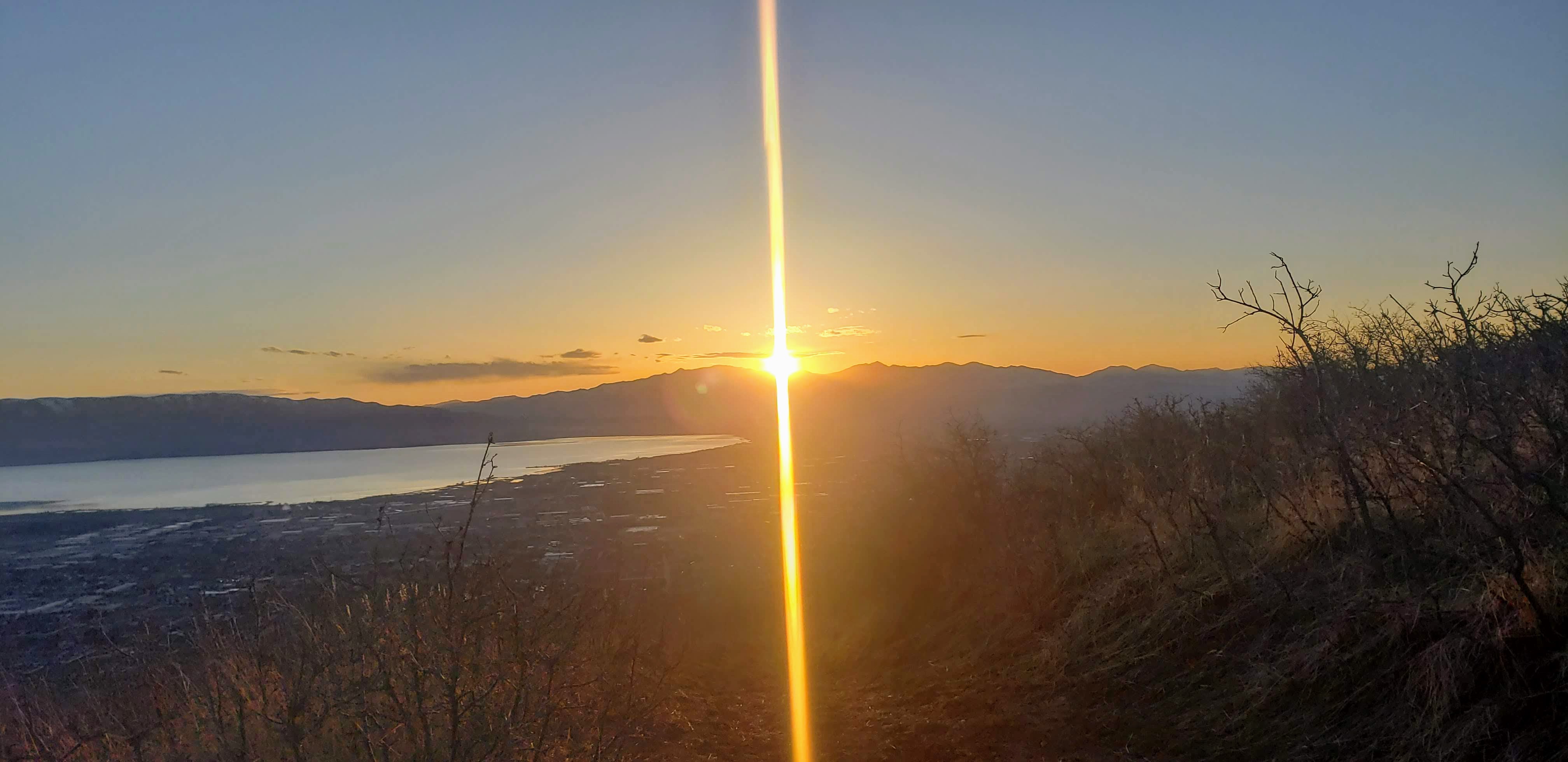 Light on ocean horizon symbolizing Eye Movement Desensitization and Reprocessing EMDR trauma therapy and emotional healing